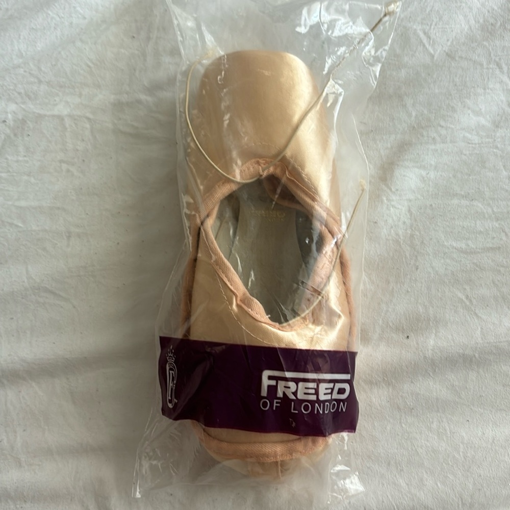 Freed of London pointe shoes, size 6 XXX heel pin
